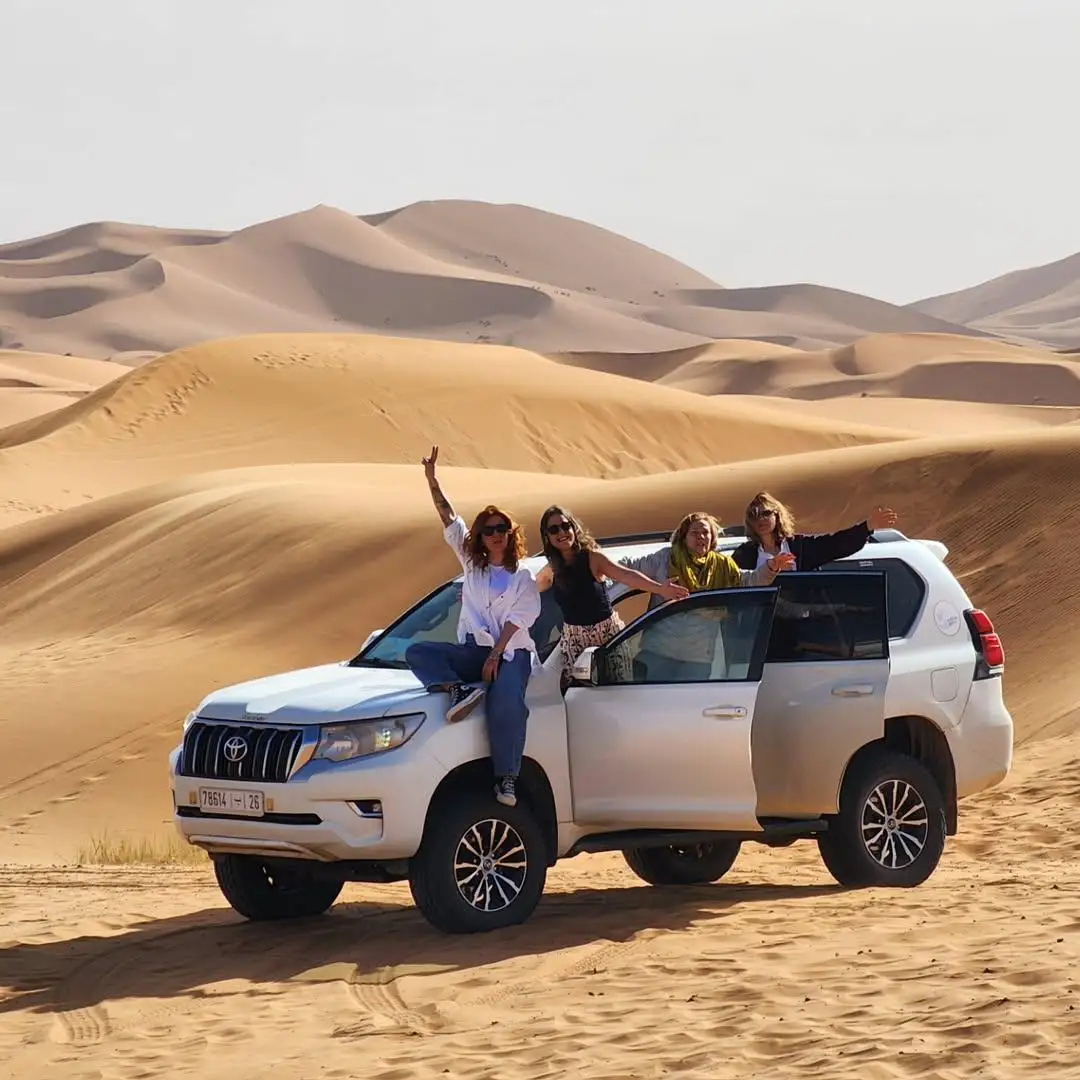 Merzouga sunset jeep tour: travellers in the desert