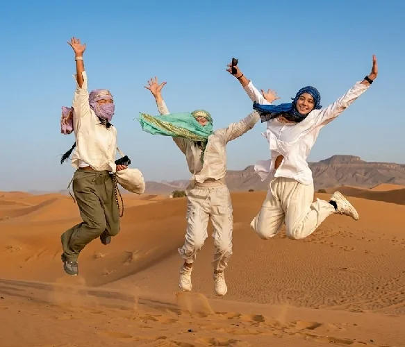 Marrakech desert tour 4 days: happy traveller in the Sahara desert