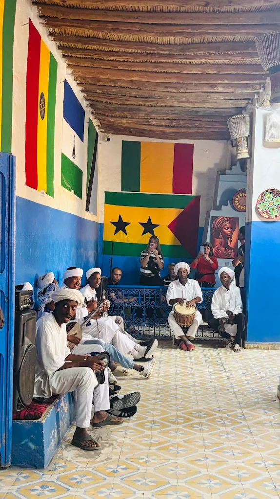Excursión a Khamlia cerca de Merzouga: músicos gnawa