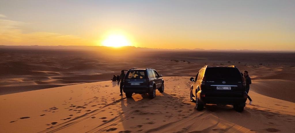 Merzouga sunset jeep tour: Erg Chebbi desert panorama